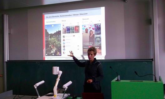 Prof. Dr. Gerhards referierte in ihrer Schnuppervorlesung „Bachelor Kommunikations- und Multimediamanagement“ u.a. zum Thema Snapchat