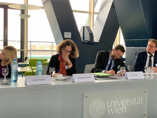 Krisen, künstliche Intelligenz und Arbeitszeit – Aktuelle Rechtsfragen des Arbeitsrechts trinational betrachtet: Deutschland, Japan und Österreich im Vergleich, Tagung der Deutsch-Japanischen Gesellschaft für Arbeitsrecht e. V. in Kooperation mit dem Institut für Arbeits- und Sozialrecht der Universität Wien.