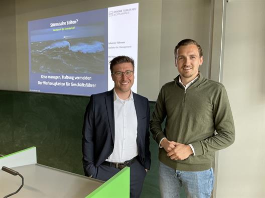 Spannende Einblicke in die Praxis des betrieblichen Krisenmanagements teilten am 5.5.26 Herr Phil Hamacher, Fachanwalt für Insolvenz- und Sanierungsrecht, und Herr Johannes Tüllmann, B.A. International Management.