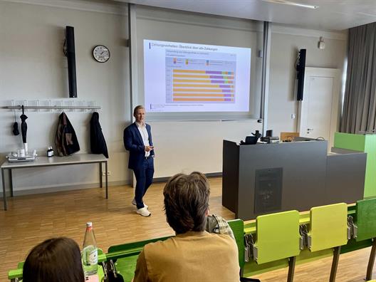 Norman Isermann, Bundesbankdirektor, hielt am 11. November in der Veranstaltung Angewandte Volkswirtschaftslehre zwei äußerst informative und ansprechend gestaltete Vorträge.