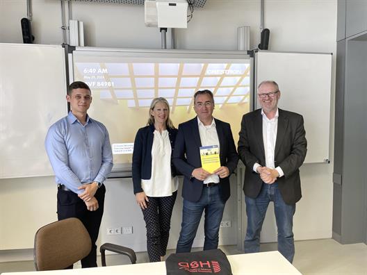 von links nach rechts: Moritz Bahrmann, Sabina Schwarzer, Roland Schwarzer, Prof. Dr. Peter C. Fischer