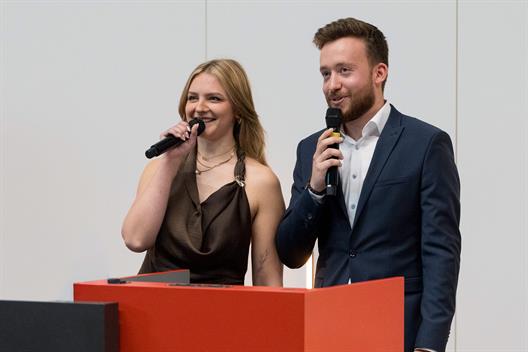 Absolventenrede Pia Galinski und Tim Marienfeld