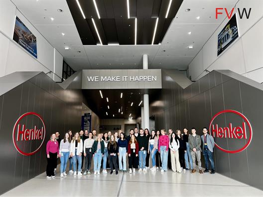 Studierende des MKM besuchten im Rahmen des Moduls „Marketingcontrolling und Big Data“ von Herrn Prof. Dr. Martschink im Inspiration Center der Düsseldorfer Zentrale der Henkel AG & Co. KGaA.