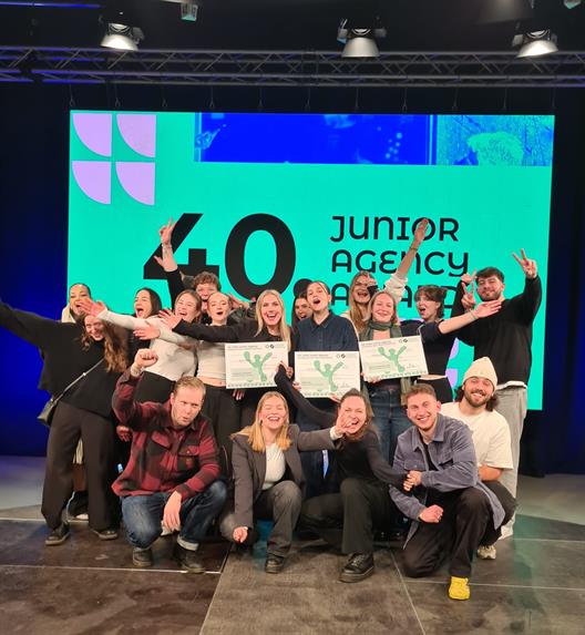 Hochschule Düsseldorf gewinnt mit Ramadan-Kampagne Bronze beim GWA Junior Agency Award.