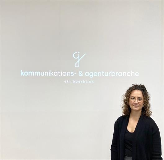 Julia Güllmann teilt ihr Fachwissen über die Kommunikationsbranche mit angehenden Profis
